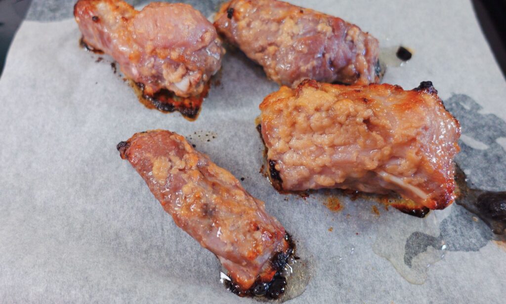 They are done when the surface of the meat is golden brown