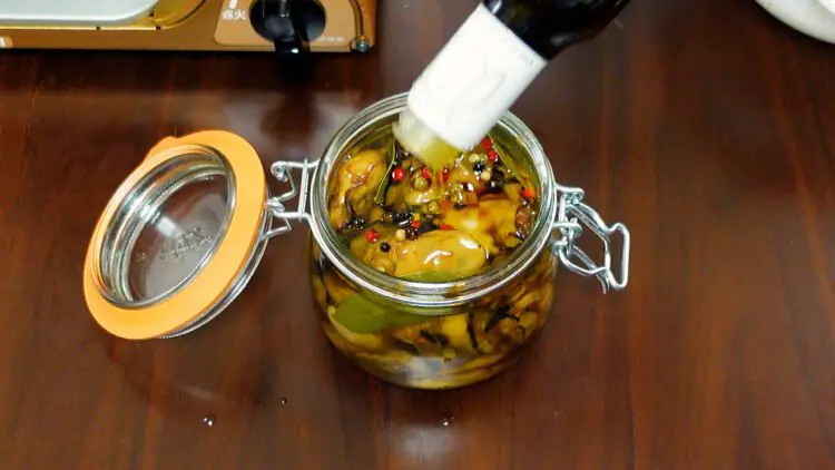 pour olive oil to cover the oysters