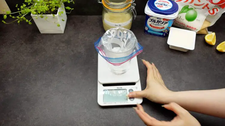 Open up a sealable plastic bag and secure it in a little glass