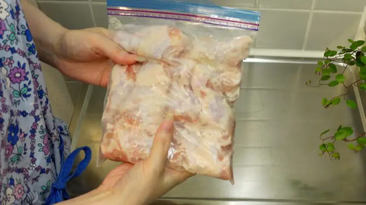 Have the drumsticks marinated in shio koji for several to 24 hours