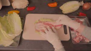 cover the top of the leaf with a layer of pork slices