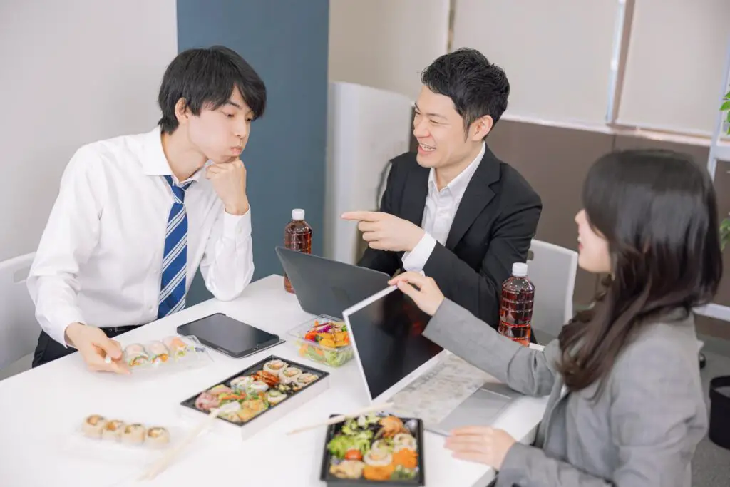 colleagues eating lunch