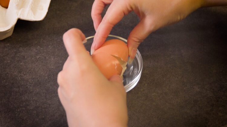 Crack the eggshell and take out the onsen tamago
