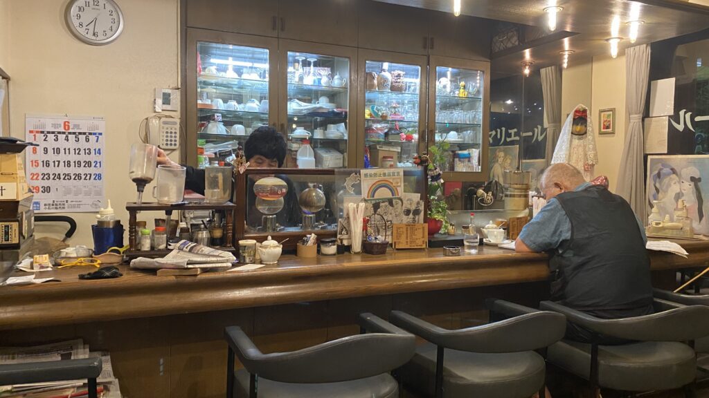 Proprietor of Marielle making siphon coffee