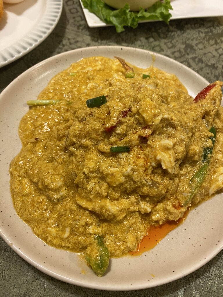 Yellow Stir fried soft shell crab with curry