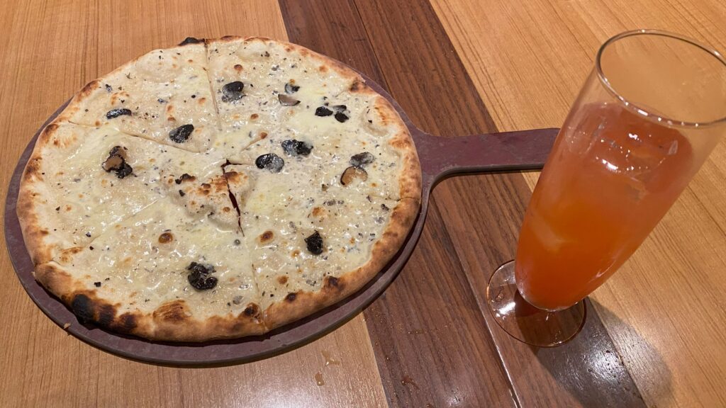 Tartufo Nero pizza and a drink