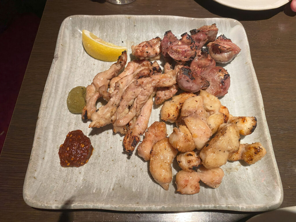 a plate of bonjiri, seseri, and gizzard at Tosaka Shinjuku